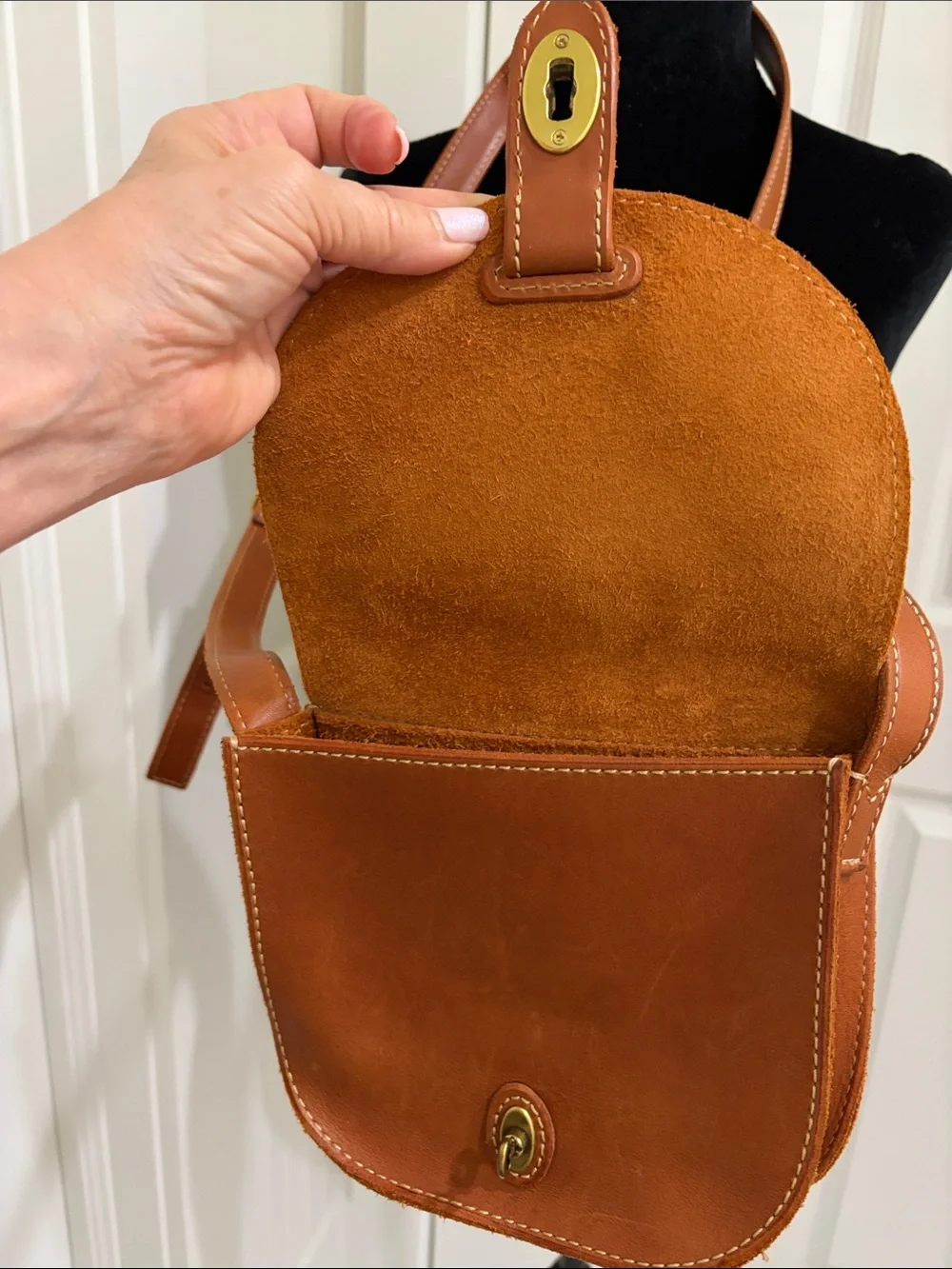 Fossil  Leather Crossbody Saddle Bag with Gold Hardware Like New